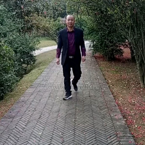夕阳挽手无辜的照片