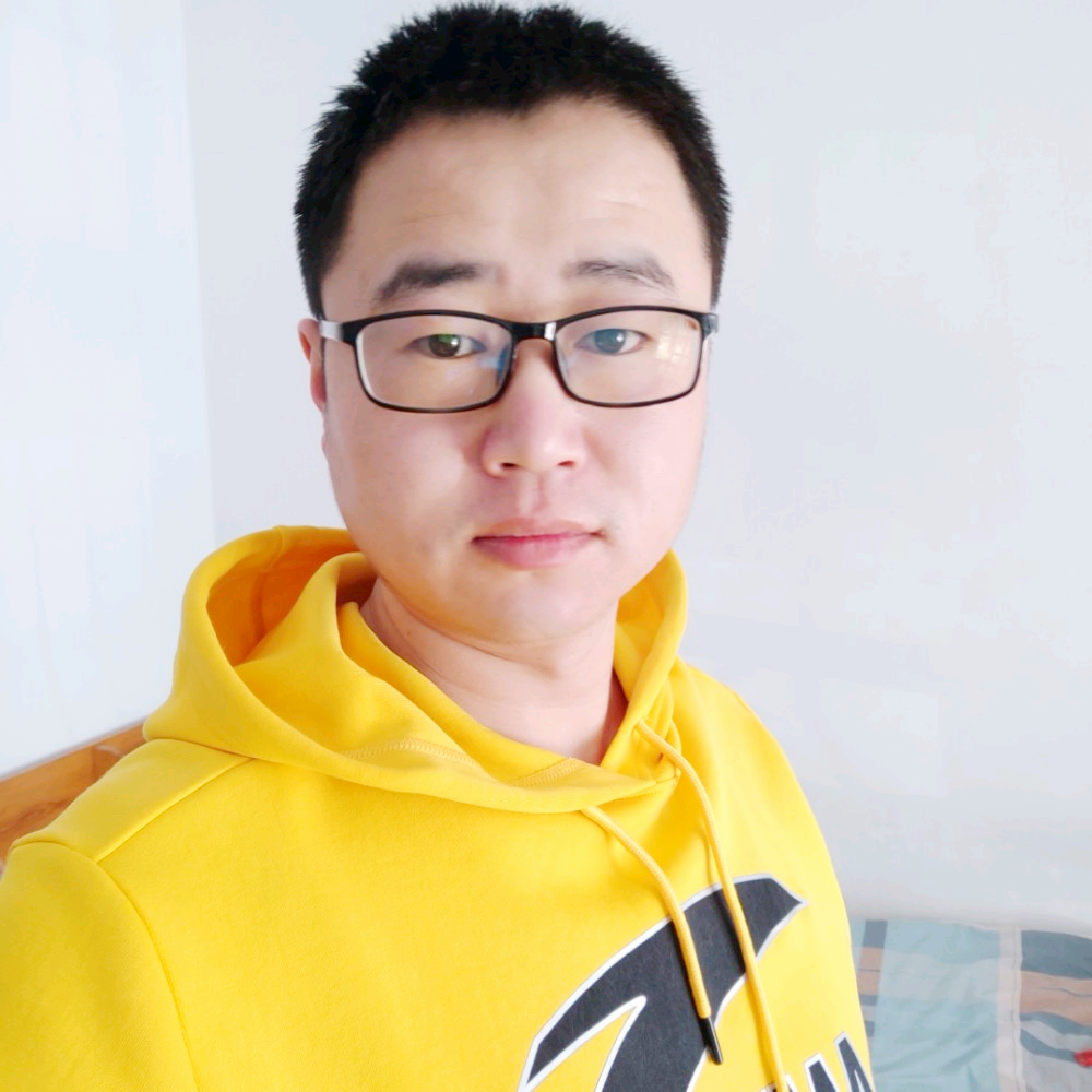 寒冷挽手电脑的照片