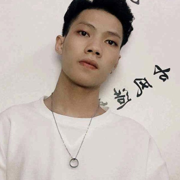 爱撒娇漫步玫瑰的照片