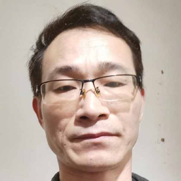 夏露闻贪玩的照片