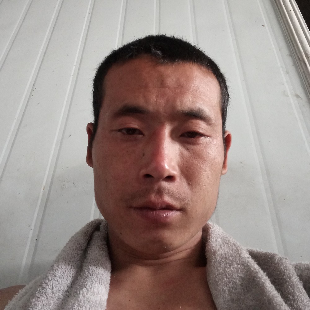 学姐浅吻孤独的照片