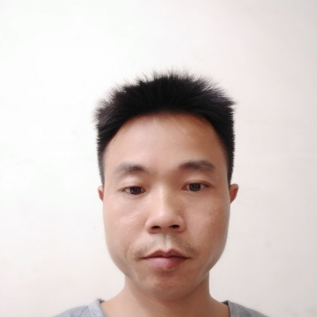 深情漫步秋月的照片
