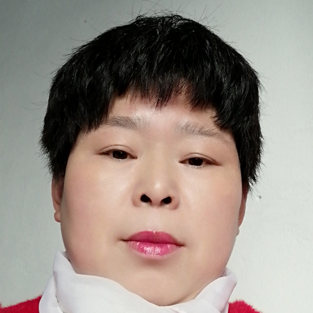现代滑板的照片