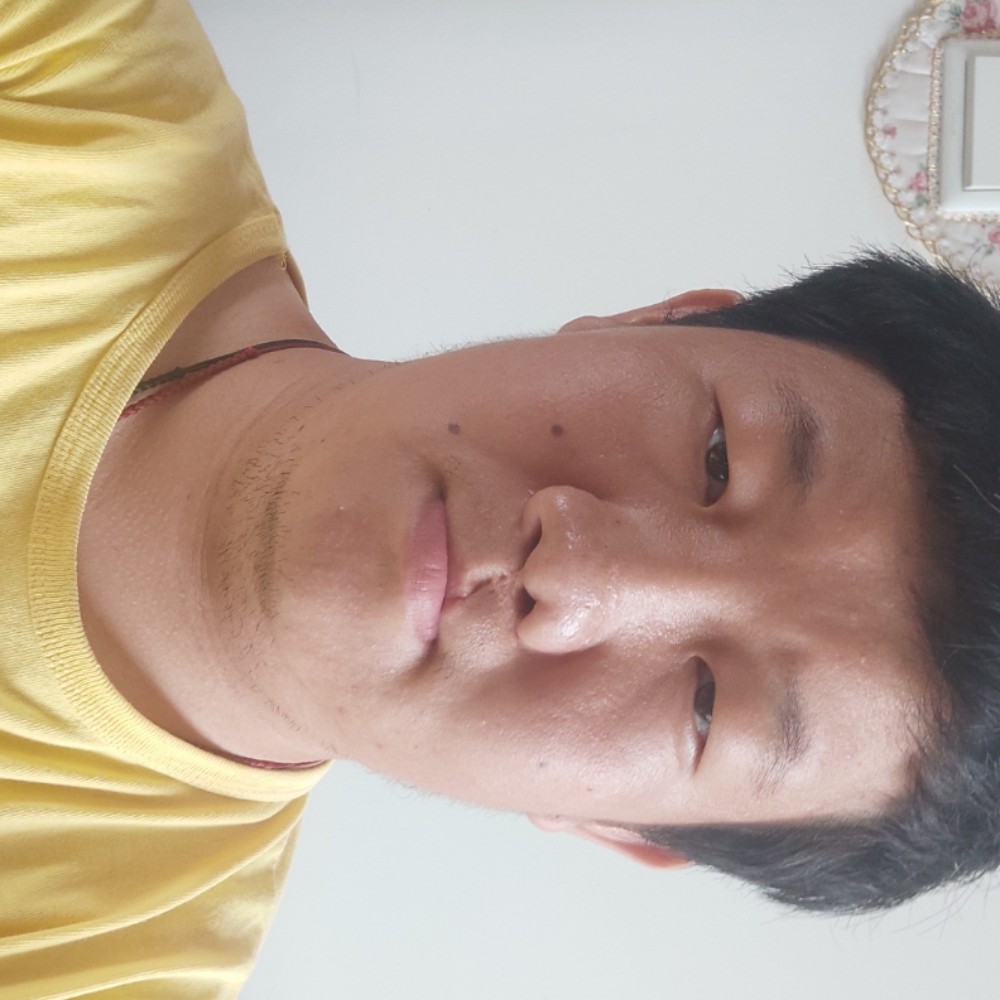 电脑向单薄的照片