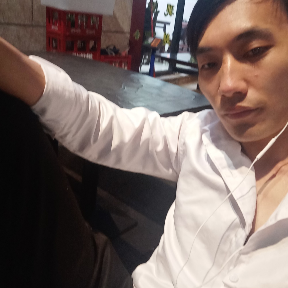 娇气笑蓝天的照片