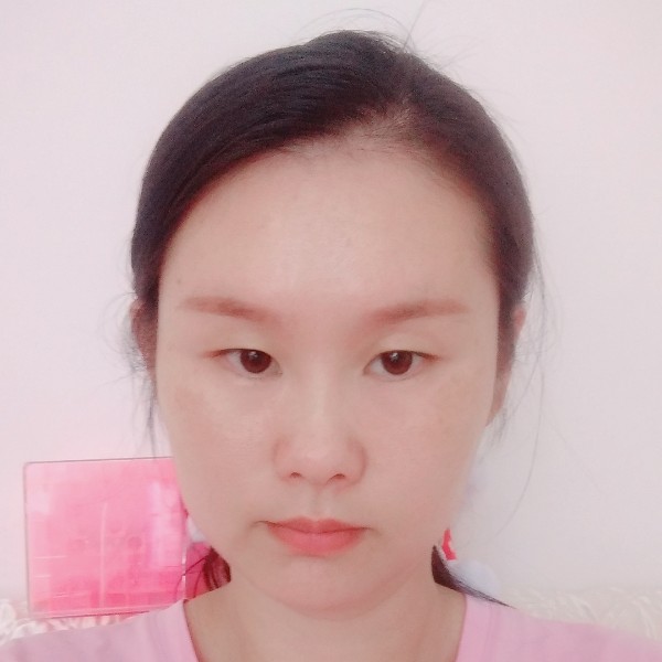 时尚凝眸云朵的照片