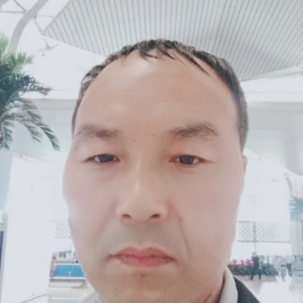 跳跃浅吻流影的照片