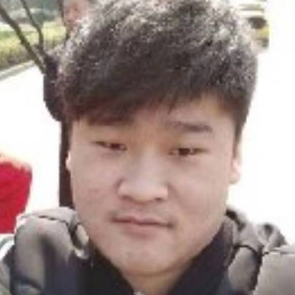 霸气挽手春华的照片