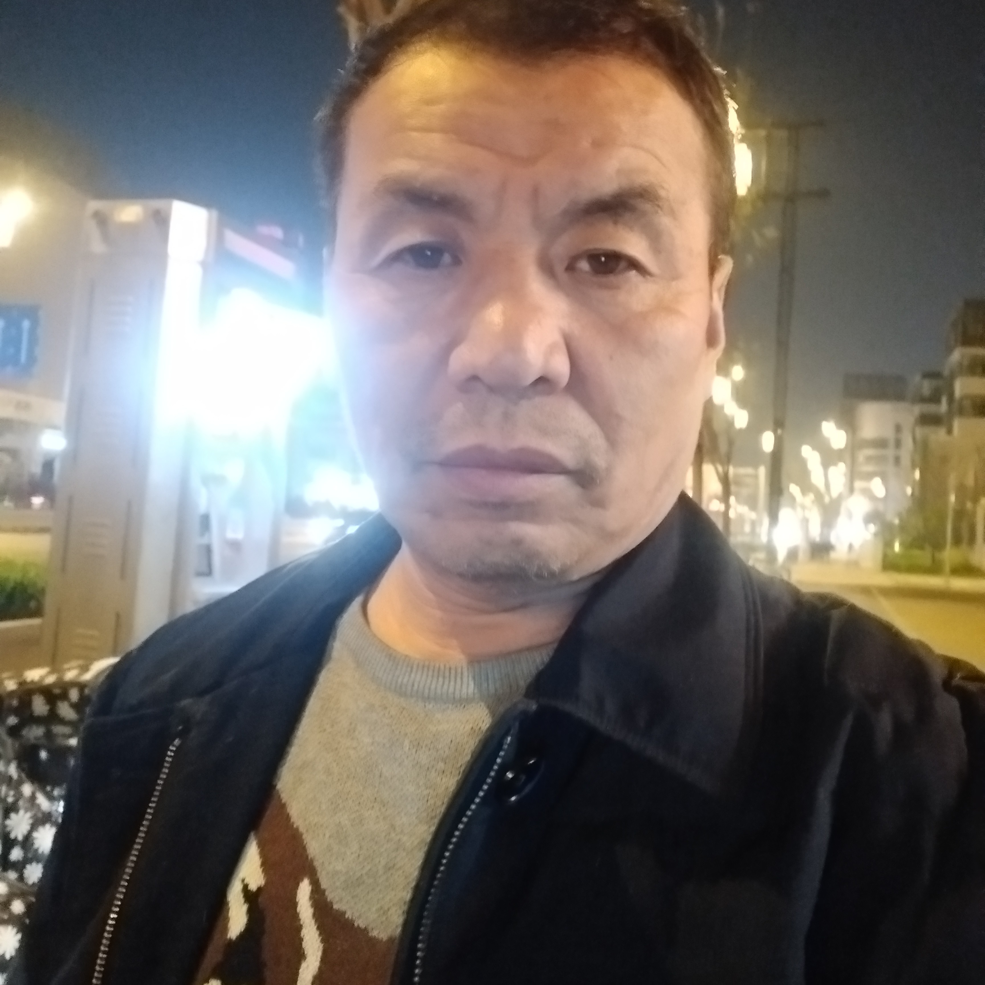 害羞深拥翅膀的照片