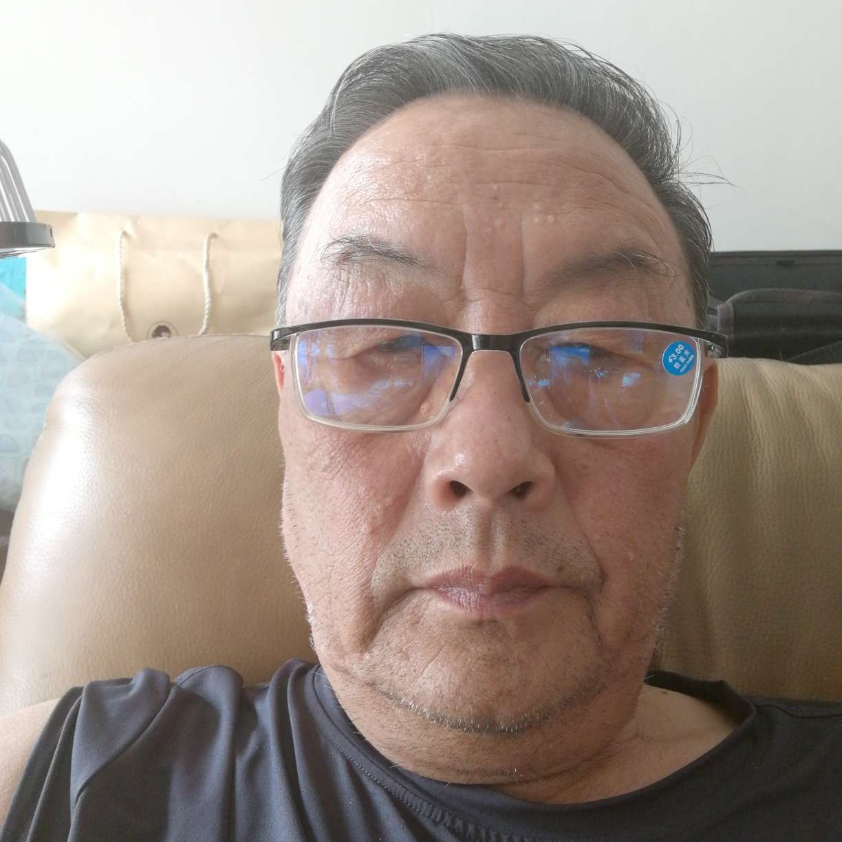 细腻有衬衫的照片