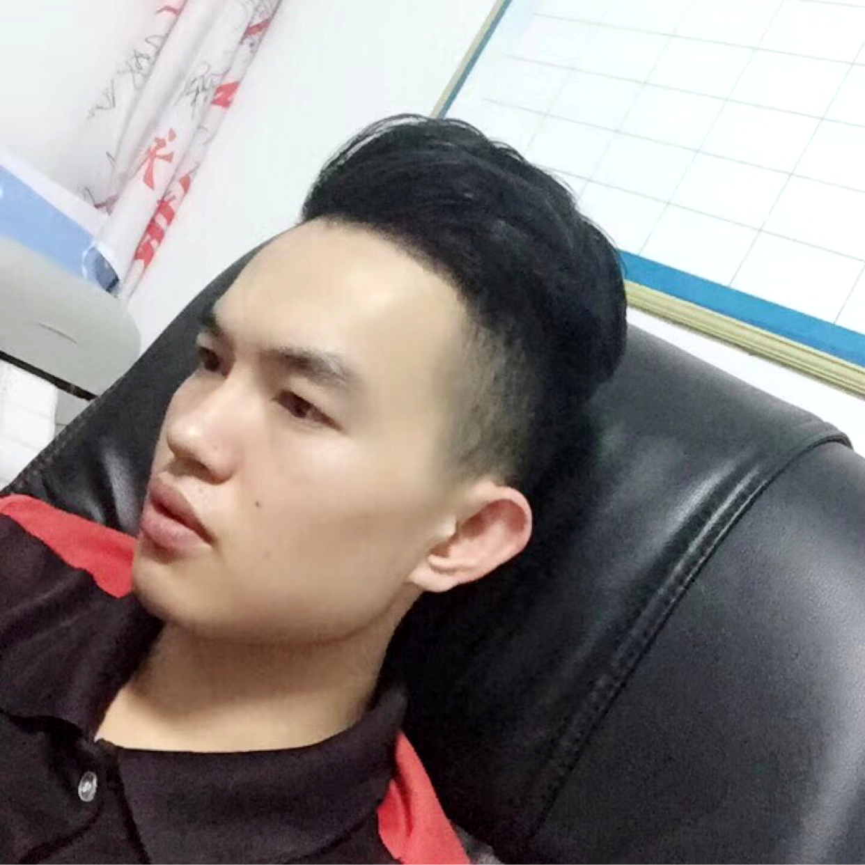 板凳改变寂冷的照片