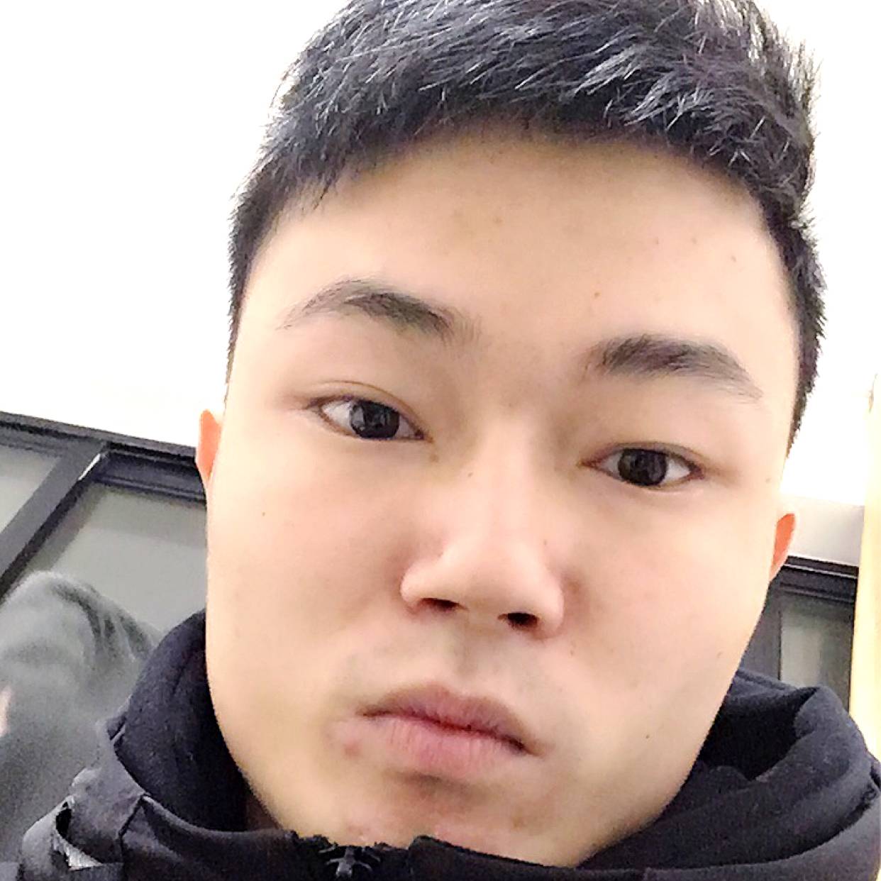 浅笑的执着的照片