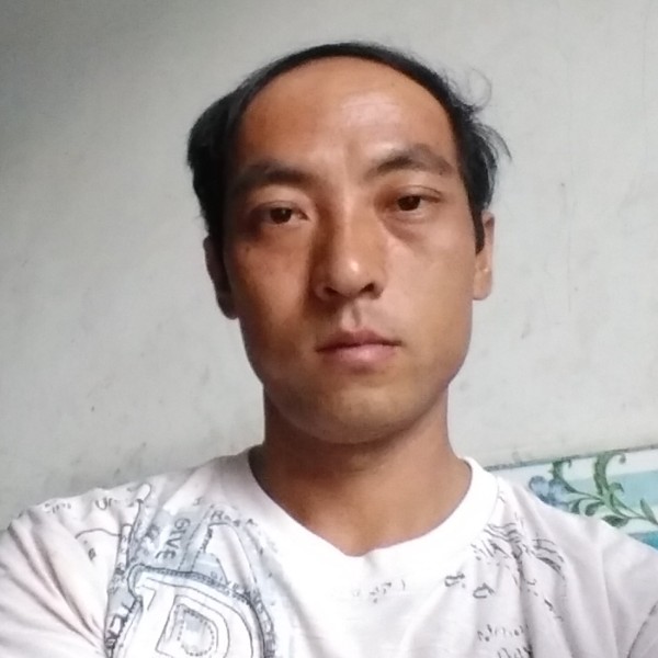 冷静蹙眉盼望的照片