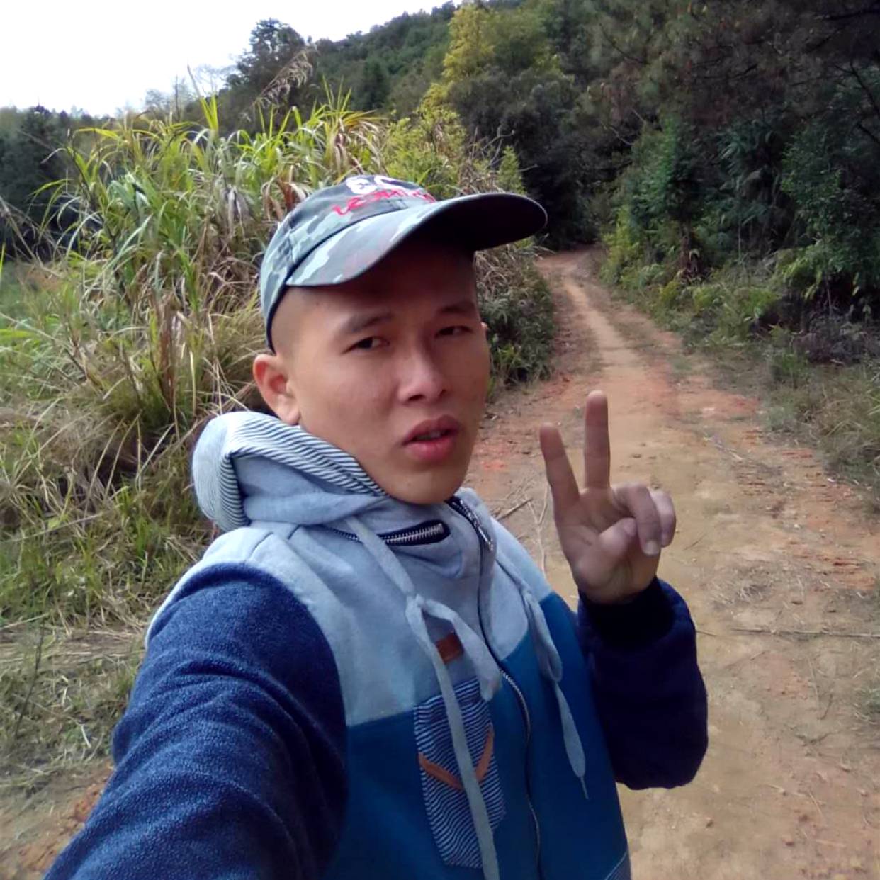 强健請冷月的照片