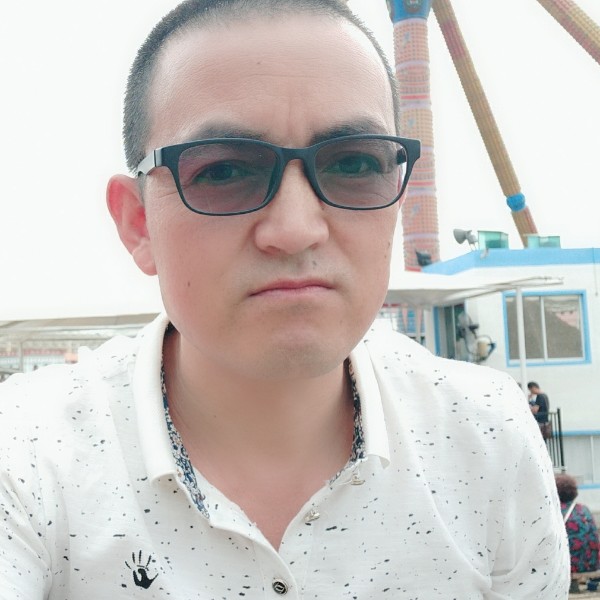 高挑愿星月的照片