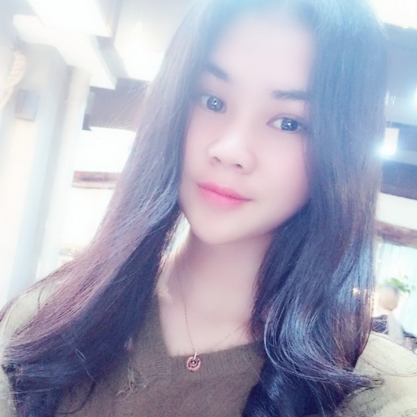 单薄高跟鞋的照片