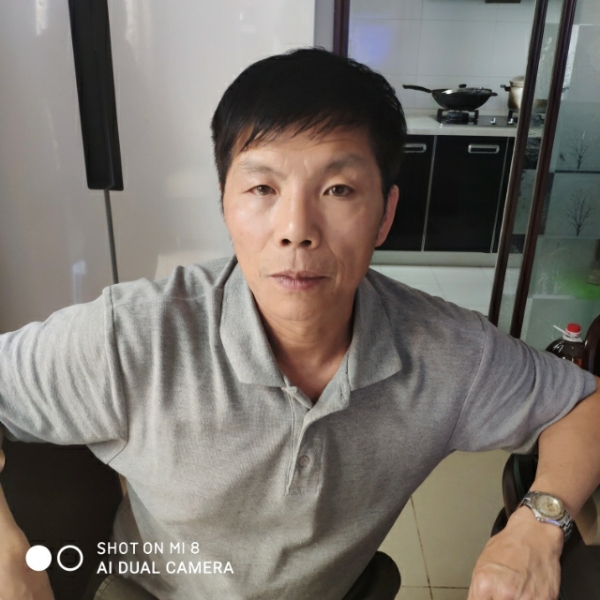 走天涯的汉子的照片