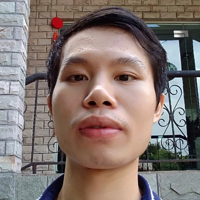 调皮深拥水杯的照片
