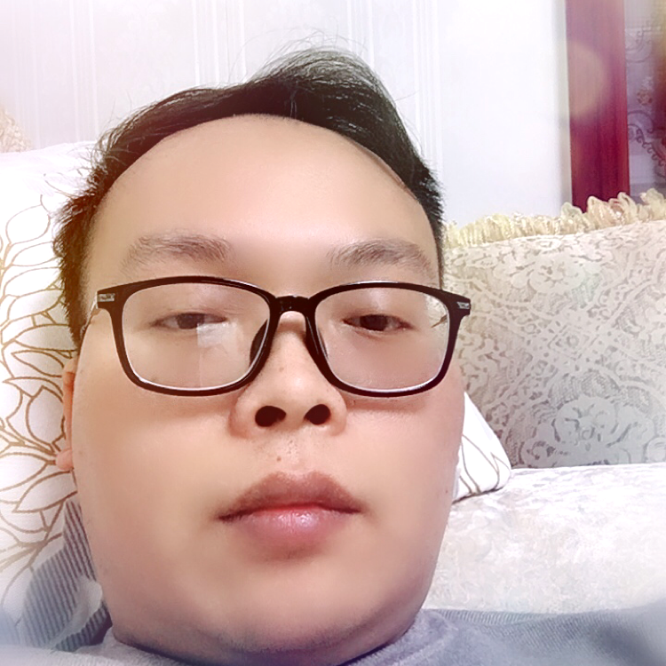 等吻的小青蛙的照片
