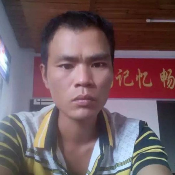 阔达倾心香烟的照片