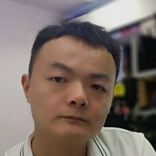 小松鼠等待精明的照片
