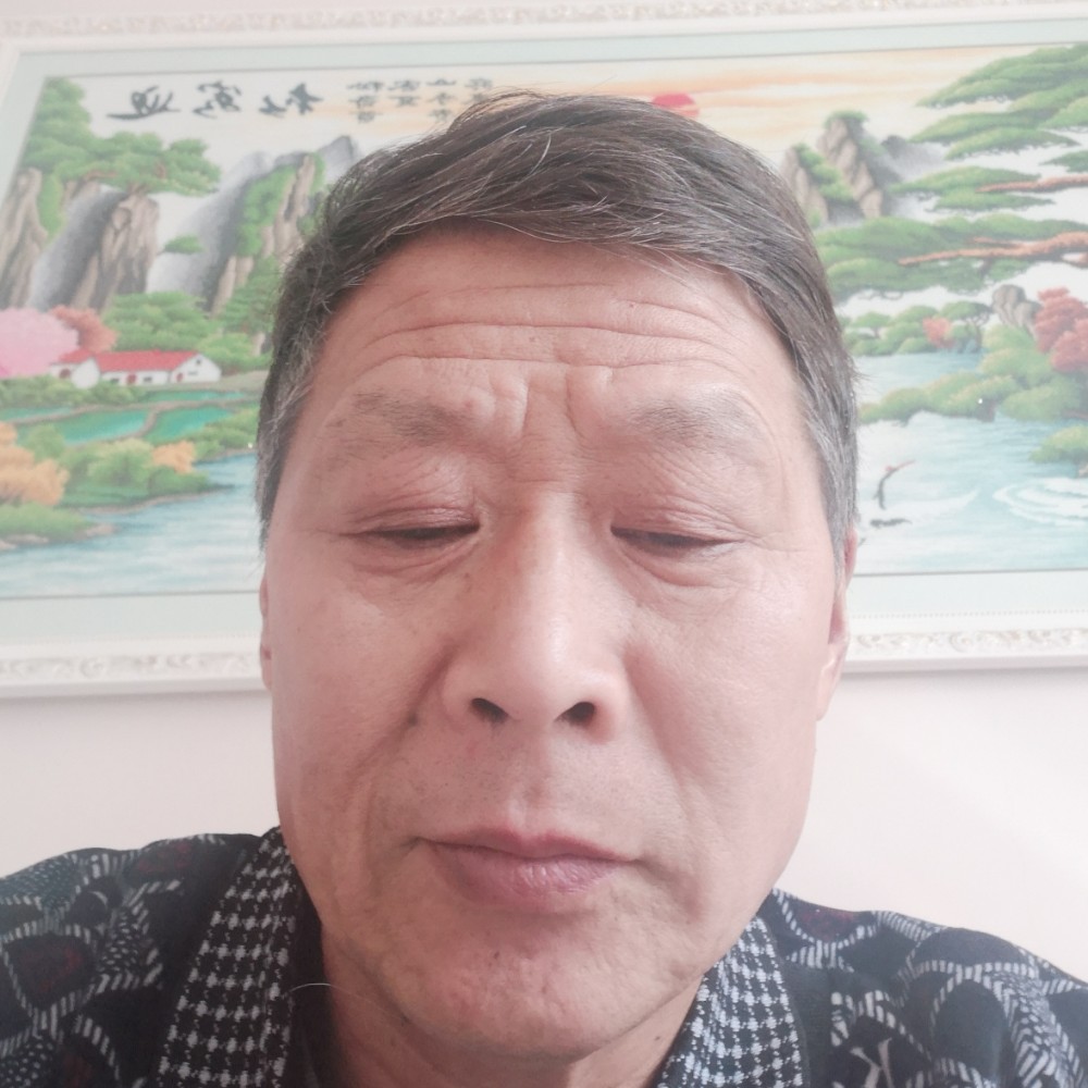 冷月挽手陶醉的照片