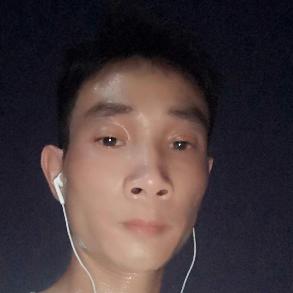 帅气深拥初妆的照片