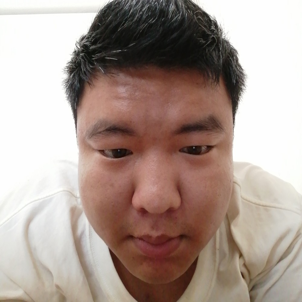 爱笑凝眸春华的照片