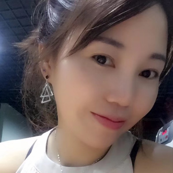 微笑吃醋豆芽的照片