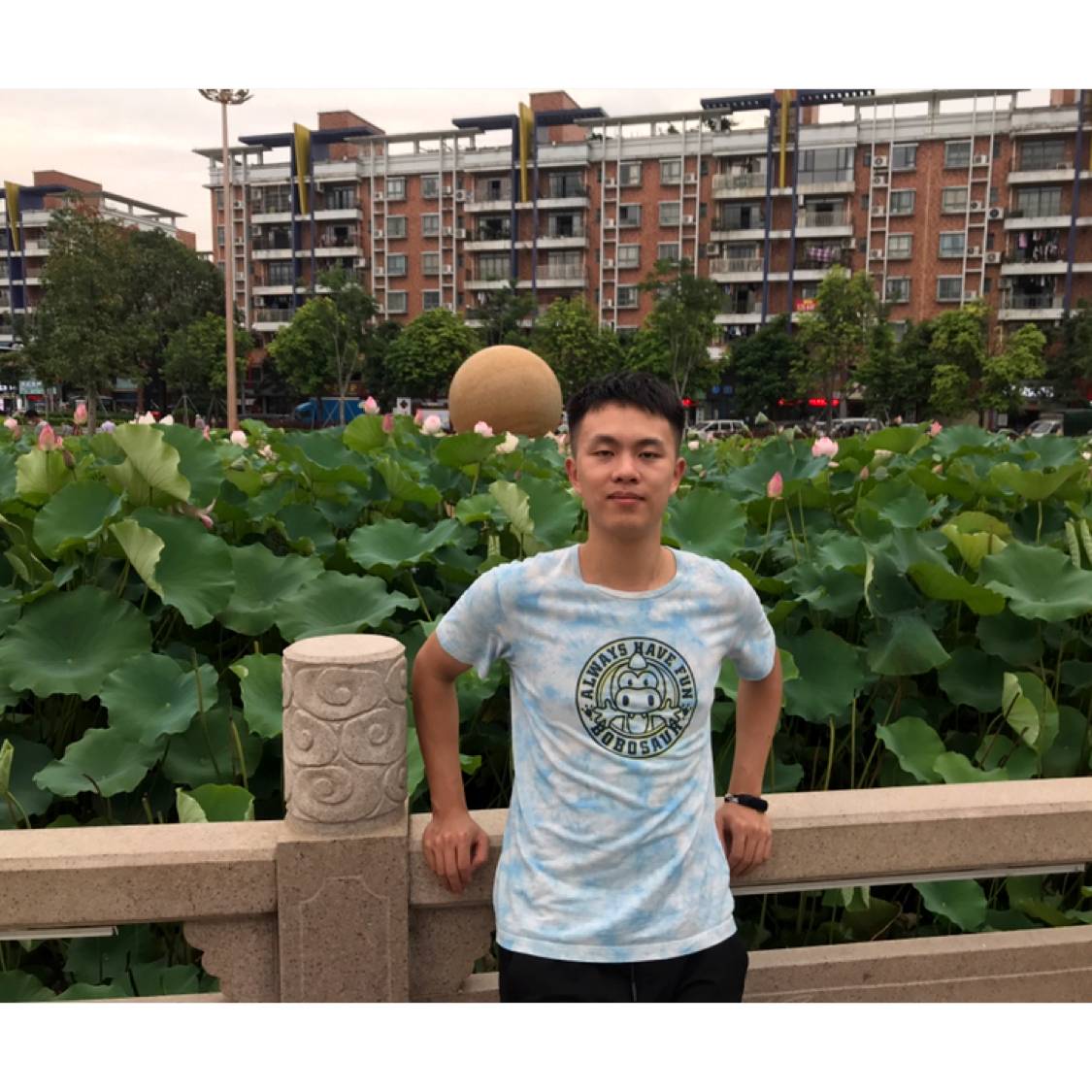 打酱油的老先生的照片