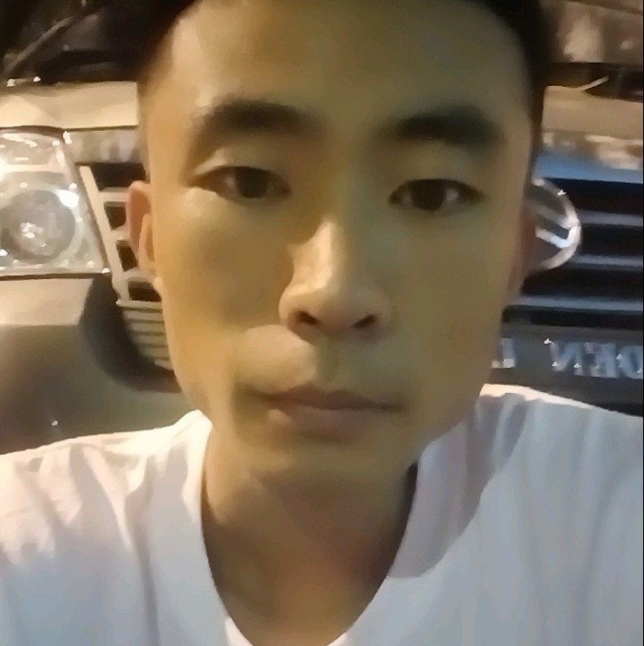 苹果浅吻西装的照片