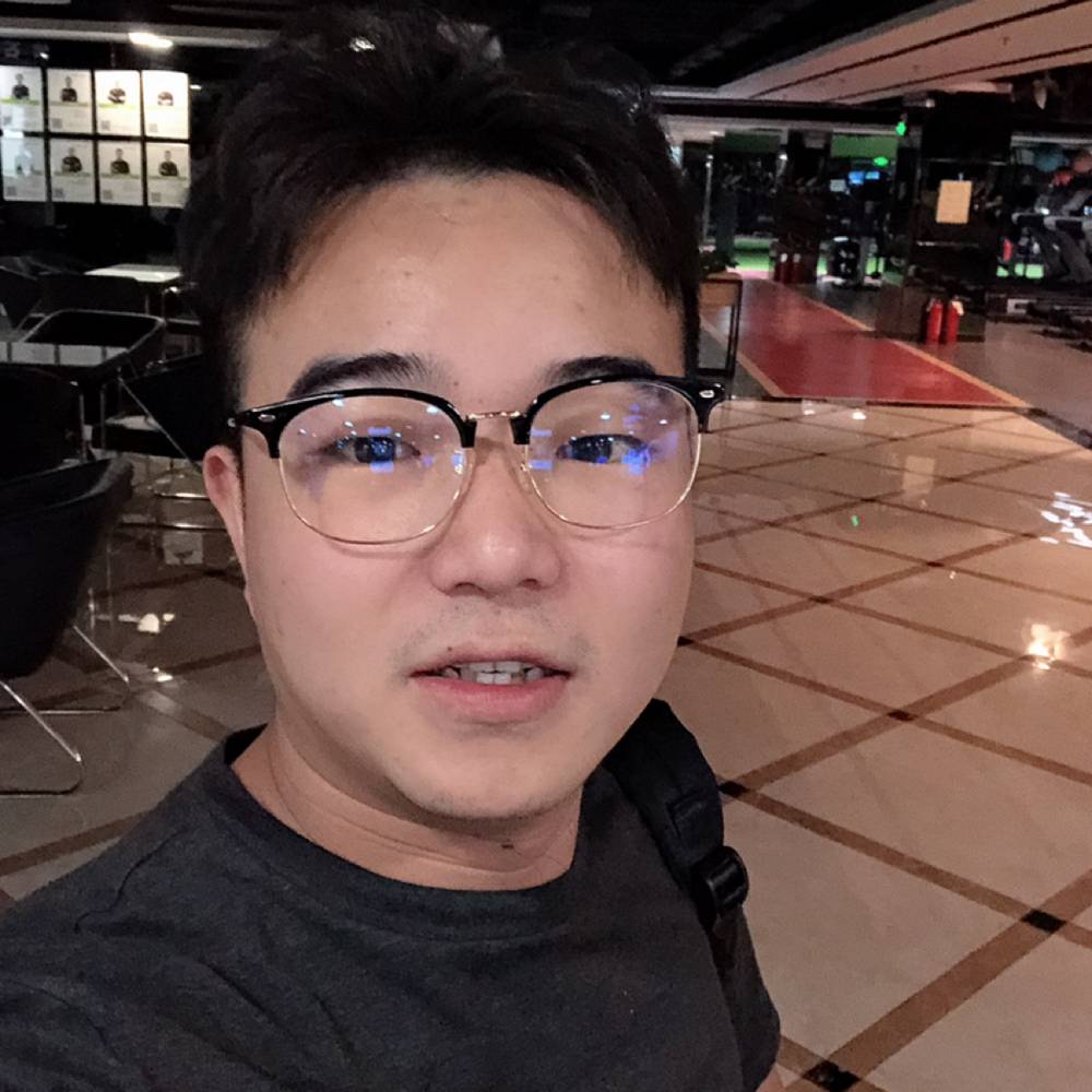 发带浅吻的照片