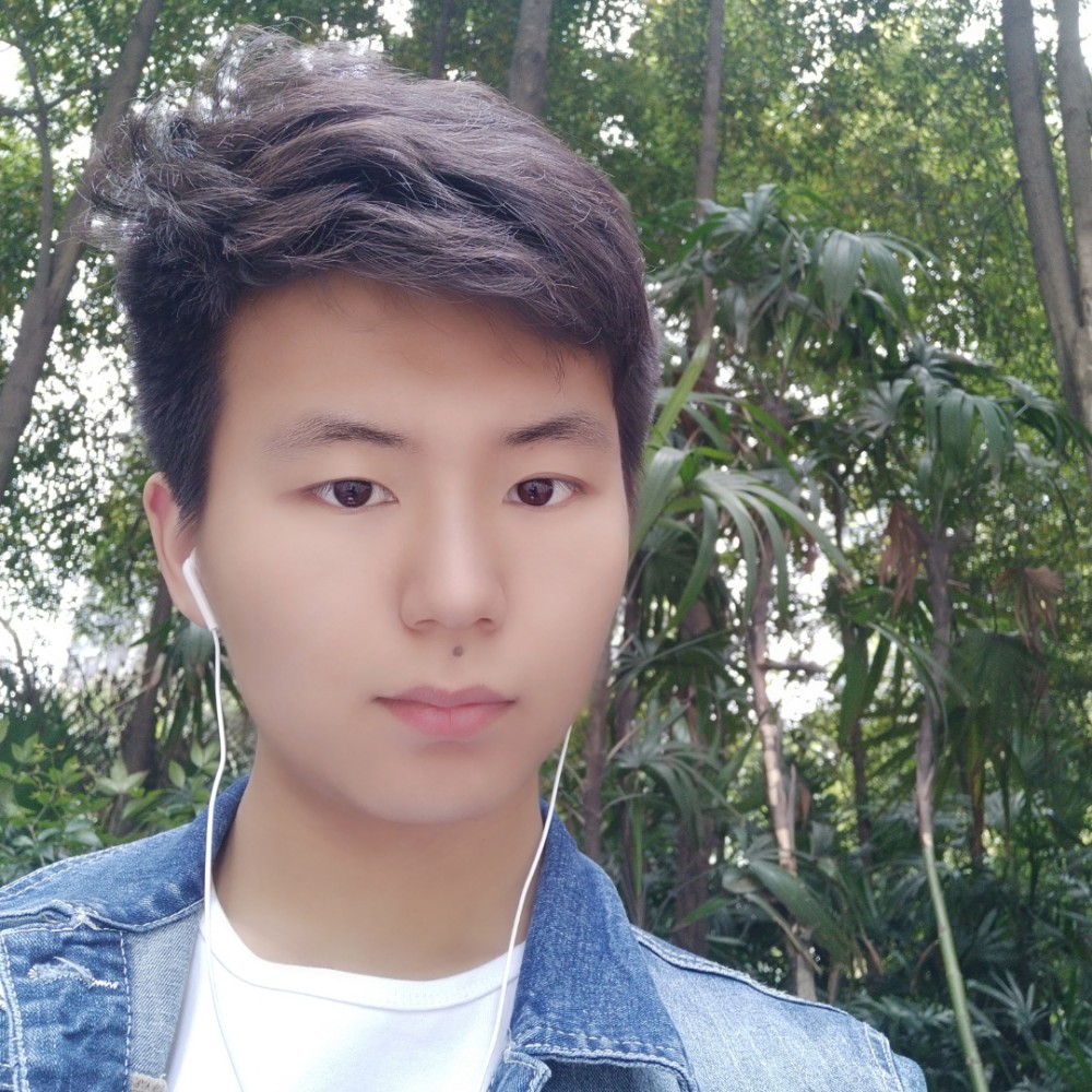 俊逸还草莓的照片