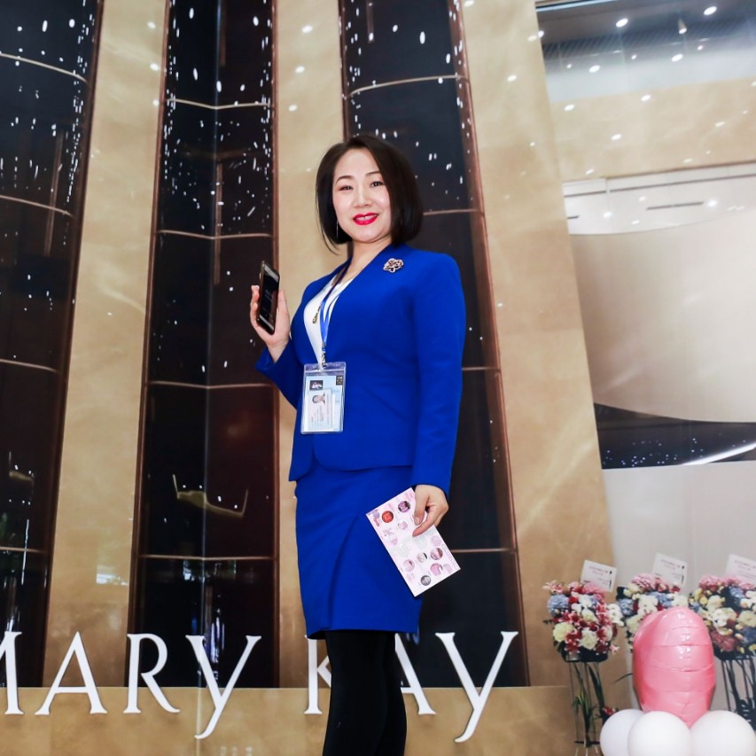 白纱裙的美丽的照片