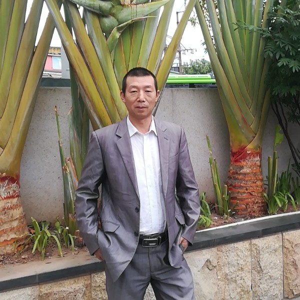 高兴苦恋灯泡的照片