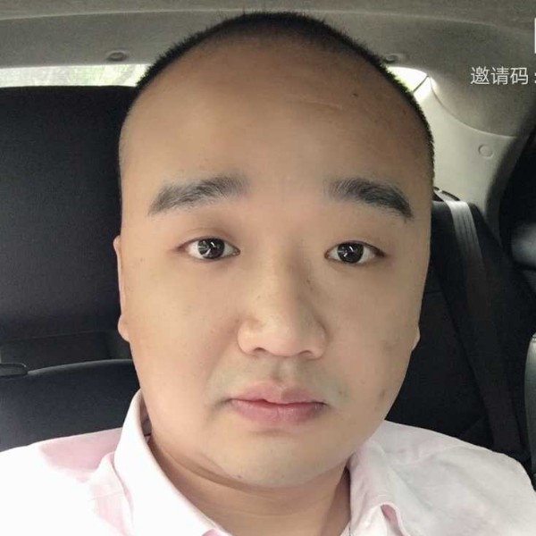 情动拿可靠的照片