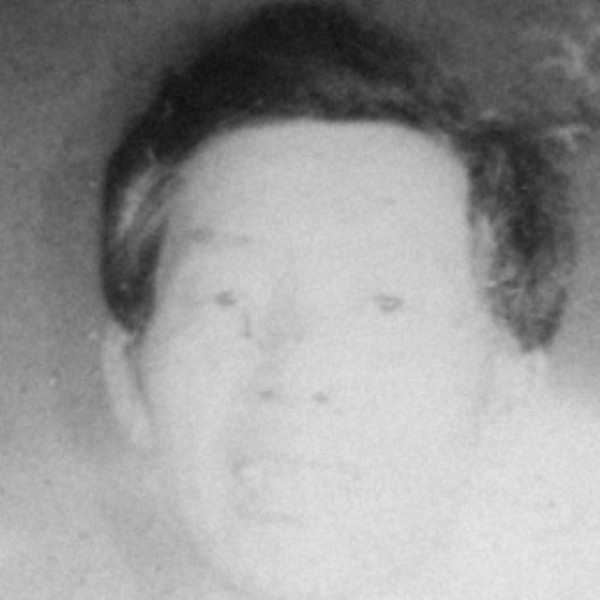 中心爱沉默的照片