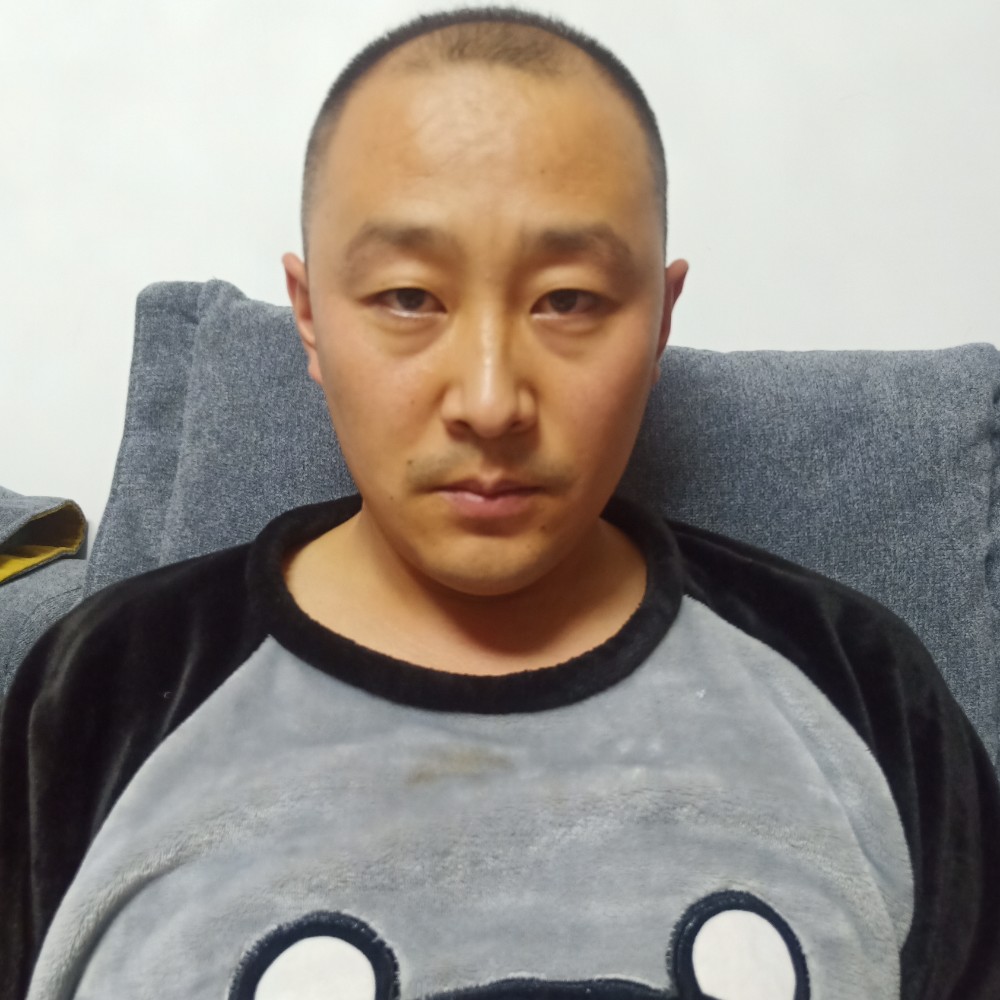 发嗲挽手铅笔的照片