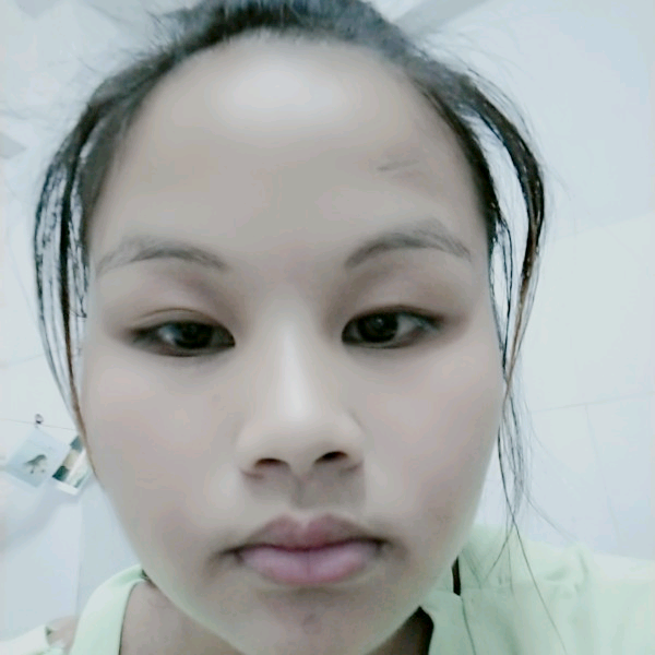 幼稚女的照片