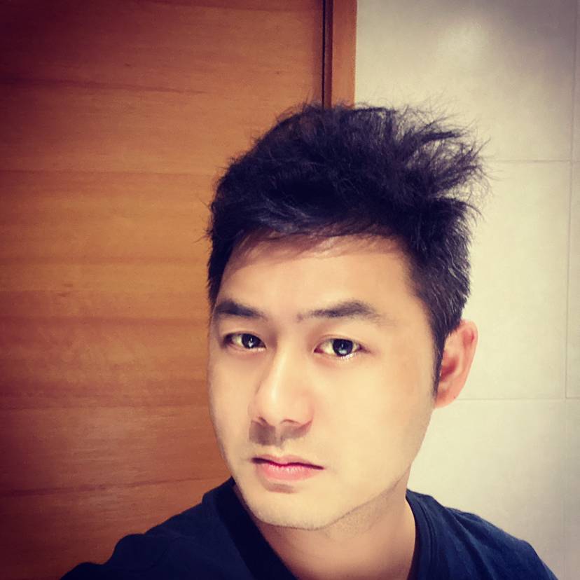 帅气回首绝恋的照片