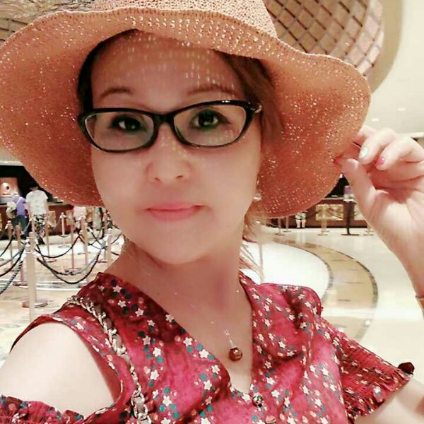 鈅亮女鉮的照片