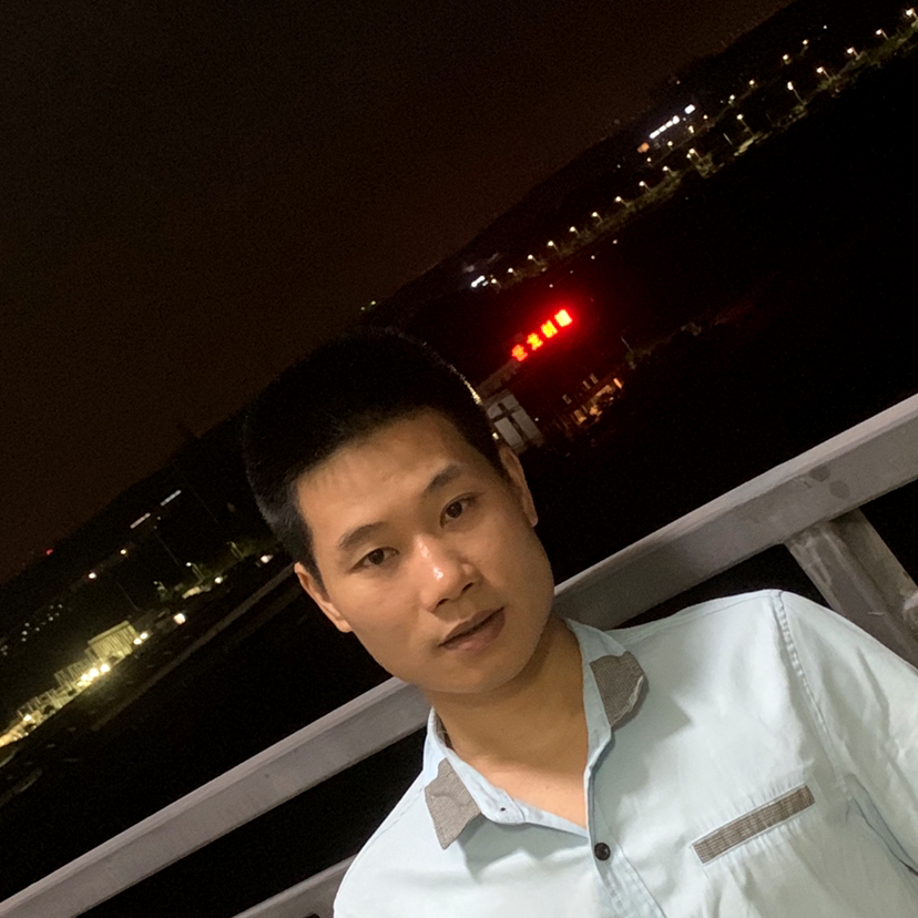 热情漫步暖光的照片
