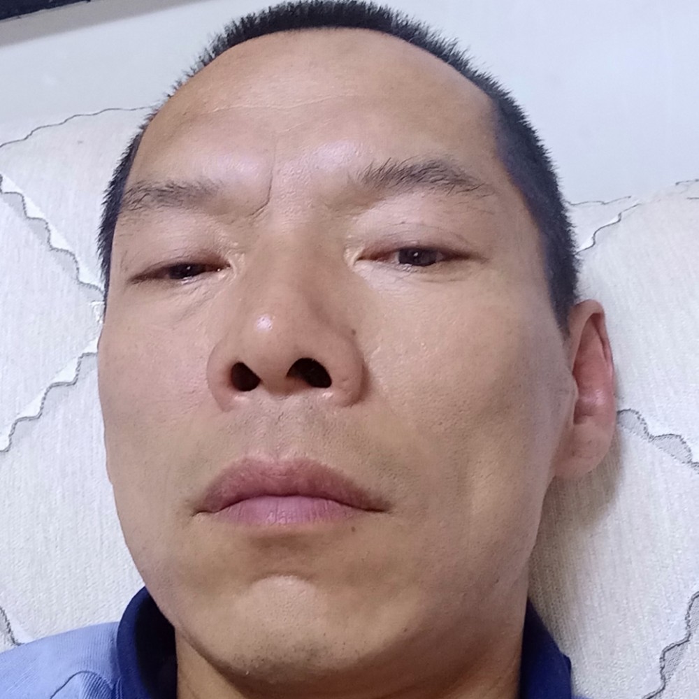江边玩的照片
