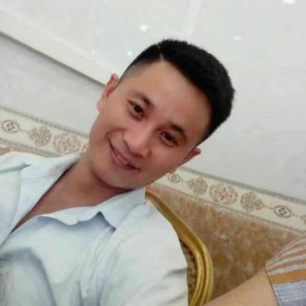 苗条吃醋蓝天的照片