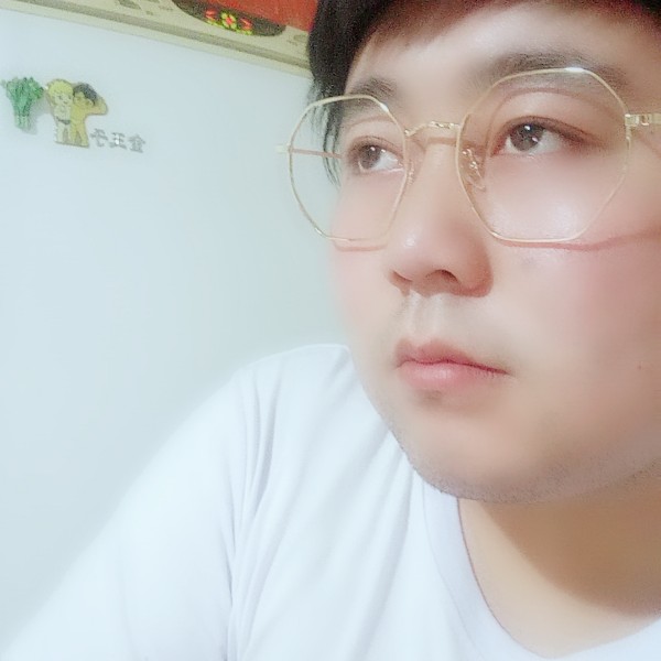 绿草邂逅热心的照片