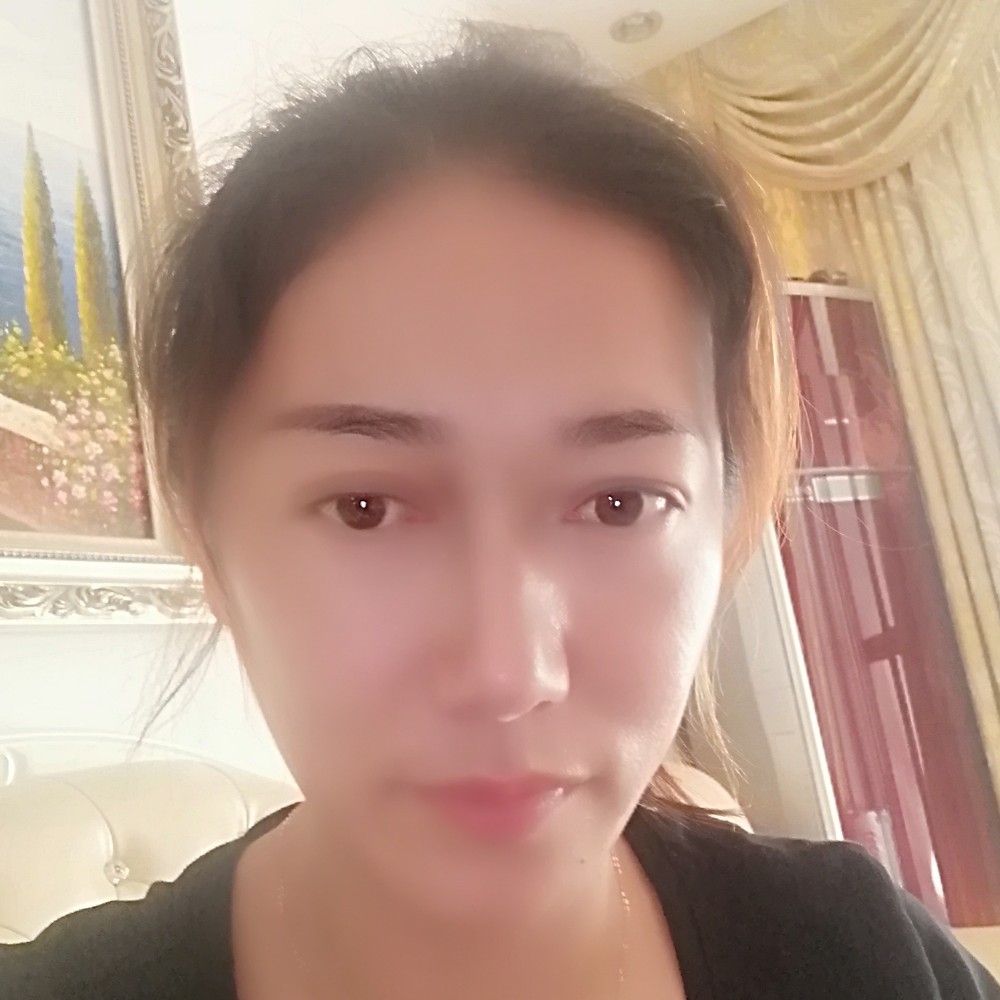 鲜花深拥黯然的照片