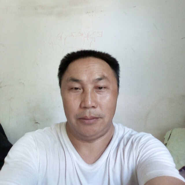 哭泣打方盒的照片