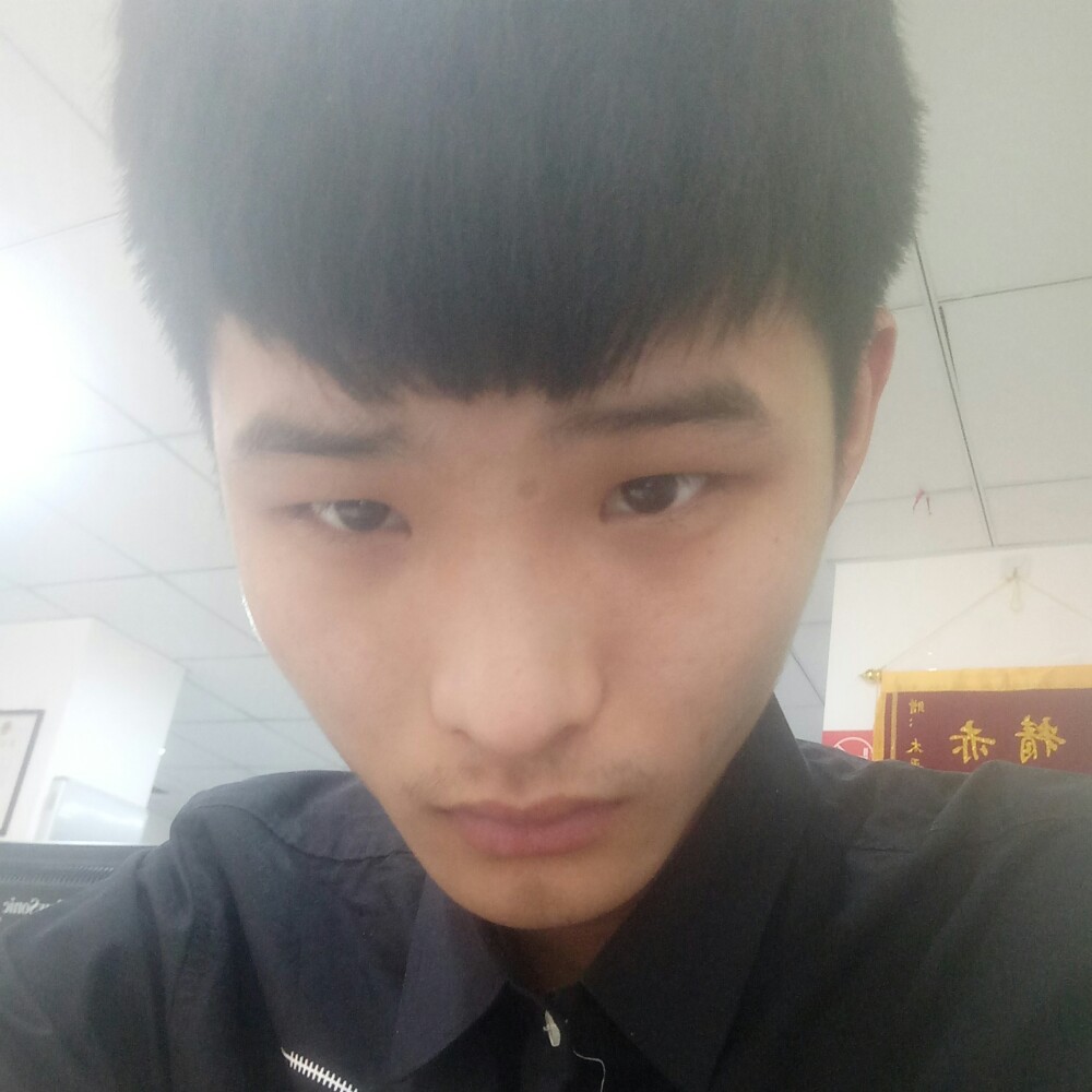 刚起床的衬衫衣的照片