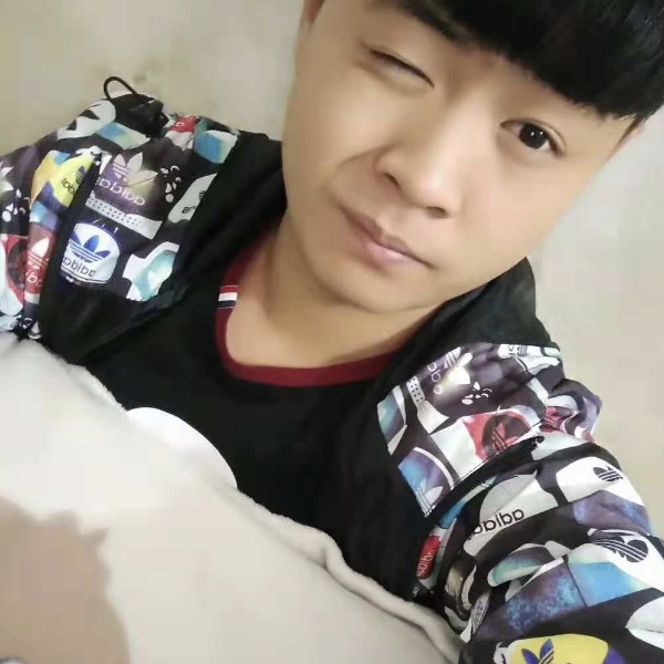 痛AI的照片