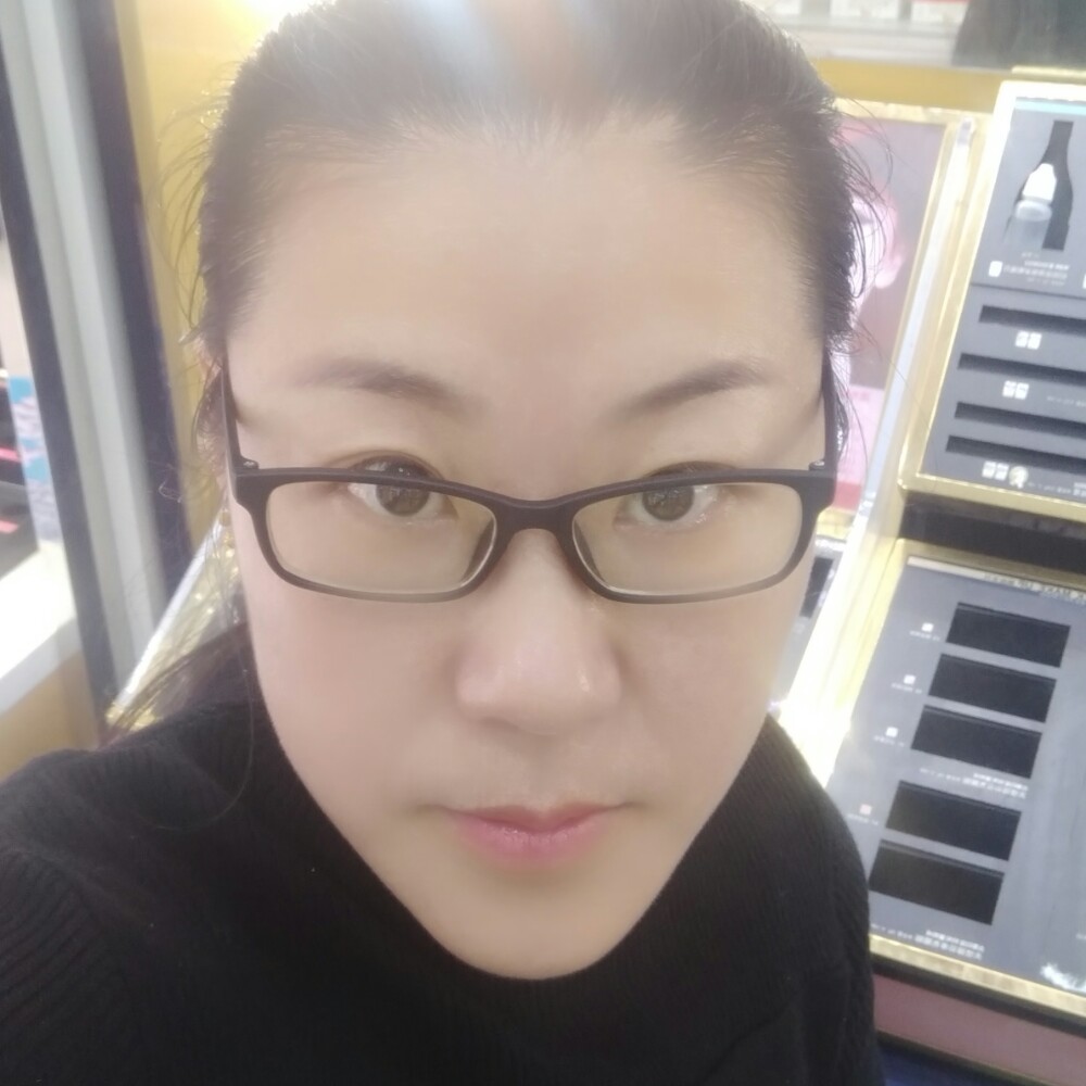 勤奋黑裤的照片